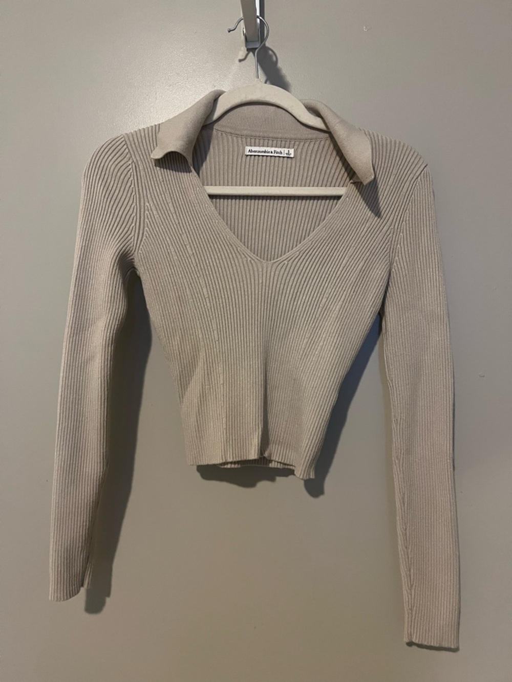 Abercrombie & Fitch Ribbed V-Neck Collared Top - Beige